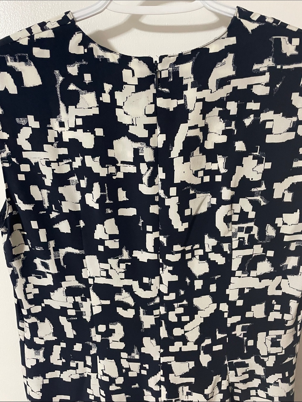 Vince Silk Navy/Cream Abstract Print Dress Size 2 - Picture 7 of 8